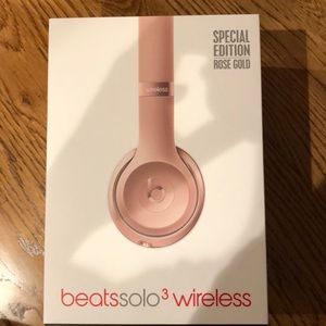 LIMITED EDITION Rose Gold Wireless Beats Solo 3